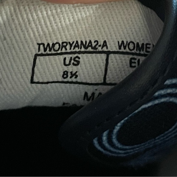 Tommy Hilfiger lace up sneakers - Picture 5 of 8